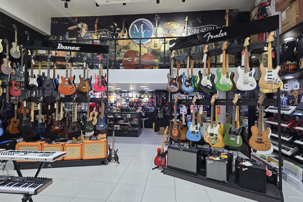 MC TIenda Centro Medellín instrumentos musicales venta guitarras bajos baterias acordeones cuerdas (4)