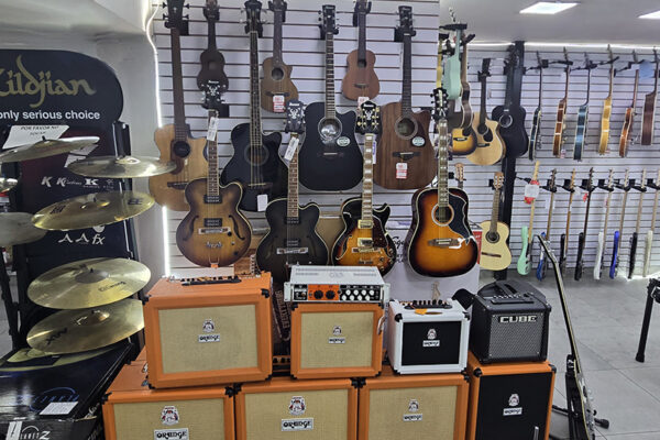 MC Tienda The Music Site instrumentos musicales venta guitarras bajos baterias acordeones cuerdas (5)